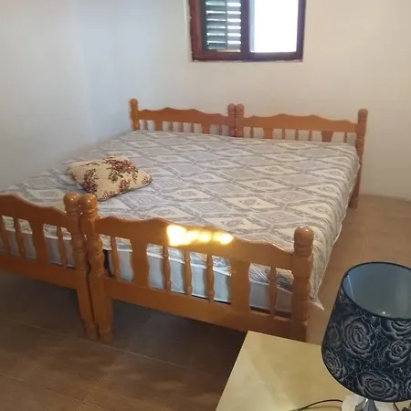 Sutomore Family House *